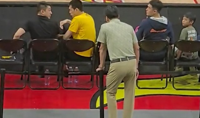李春江排面拉满！观战g2，吓任骏飞一激灵急忙握手，球迷欢呼到来|广东|球员|解禁|李楠|许利民_新浪体育_新浪新闻