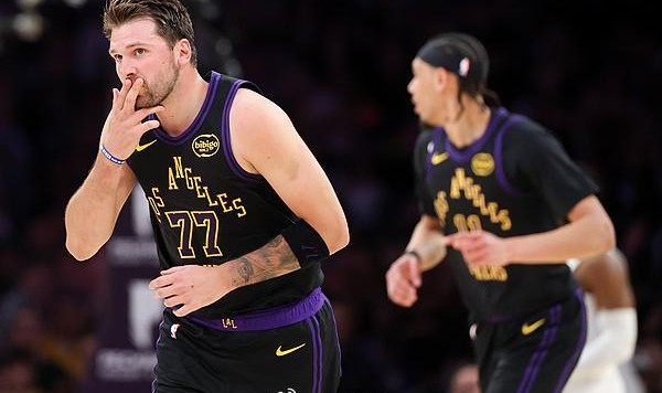 中超直播-NBA｜东契奇成为历史第三年轻“15000分先生”