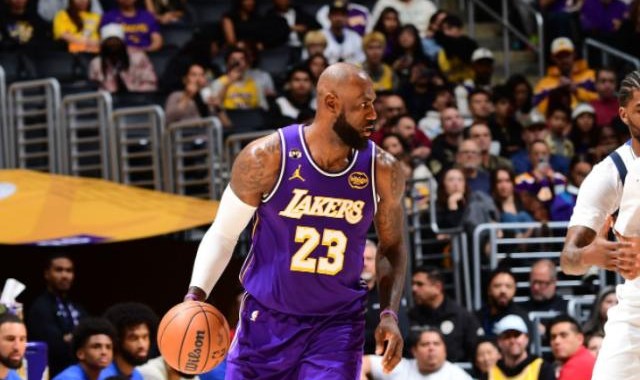 中超直播-詹皇霸气回应41岁砍三双：我仍能高水平打多个赛季